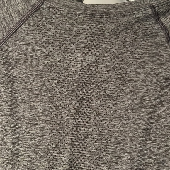 Lulu lemon long sleeve - Picture 2 of 3